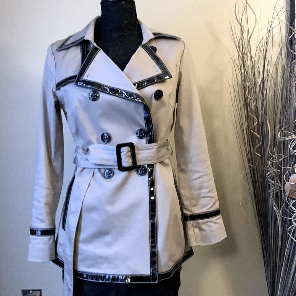 Classy sexy Braetan trench timeless